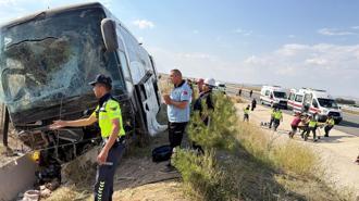 Aksaray'da yolcu otobüsü yoldan çıktı! Çok sayıda yaralı var