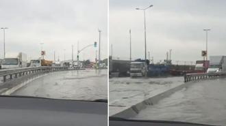 İstanbul'da sağanak nedeniyle Harem Sahil Yolu'nu su bastı