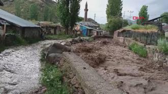Oltu'da sağanak sele dönüştü
