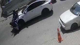 Kartal’da motosiklet ile otomobil kafa kafaya çarpıştı