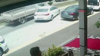 Otomobile kamyonetin çarptığı kaza kamerada