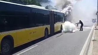 İstanbul'da İETT otobüsünde korku dolu anlar! Dumanı fark eden şoför faciayı önledi