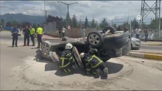Tokat'ta otomobilin devrildiği kaza kamerada