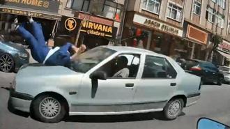 Karşıya geçmek isteyen kadına otomobil çarptı!