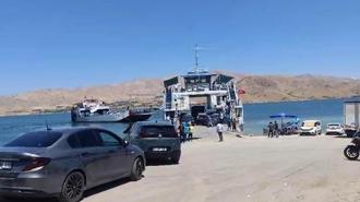 Keban Baraj Gölü’nde feribotta panik! İskeleye yanaşacağı sırada yakıtı bitti, rüzgârla sürüklendi