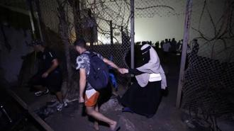 Ceuta'ya geçen düzensiz göçmenlerin bekleyişi sürüyor
