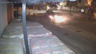 Sakarya'da seyir halindeki otomobilin çukura düşmesi kamerada