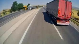 Freni boşalan TIR, refüjü aşarak karşı yöne geçti! Korkunç kaza kamerada