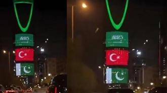 Geceyi aydınlatan ittifak! Türkiye, Suudi Arabistan ve Pakistan bayrakları simge yapılarda