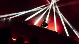 İstanbul’da Tiësto rüzgarı! Ünlü DJ’den nefes kesen performans