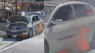 Alev alan otomobile yangın tüpleriyle müdahale ettiler