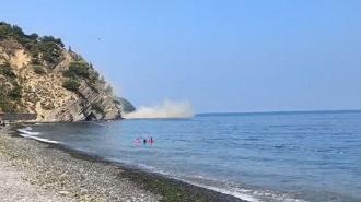 Yer: Mudanya! Denizde yüzenler dehşeti yaşadı: Kayalar denize düştü