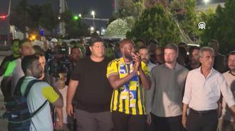 Fenerbahçe'nin yeni santrforu Romelu Lukaku İstanbul'a geldi!