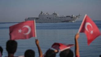 Türk donanmasının seçkin platformları "TEKNOFEST Mavi Vatan" öncesi Yalova'da selamlama geçişi yaptı