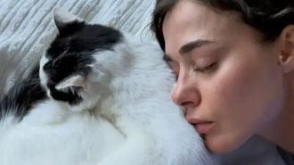 Bensu Soral ağlayarak paylaştı! 'Yerin her zaman ayrı olacak'
