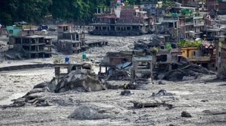 Nepal'de sel felaketinden günler sonra gelen mucize! 'Ses duyuldu'