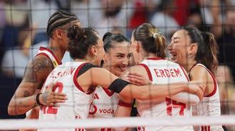 Filenin Sultanları, Avrupa Şampiyonası'nda finale yükseldi! Sırbistan'a set vermedik