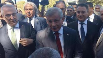 Ahmet Davutoğlu adliyede! ‘Cumhurbaşkanına hakaret’ suçlamasıyla ifade verdi
