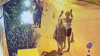 Antalya'da şaşkına çeviren görüntü! Oyuncak tüfekle dolaşan kişi gözaltına alındı