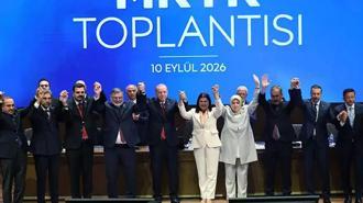 4 belediye başkanı AK Parti'ye katıldı: Rozetlerini Cumhurbaşkanı Erdoğan taktı