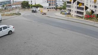 Hafriyat kamyonu karşı yöne geçip kamyon ile istinat duvarına çarptı