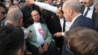 Cumhurbaşkanı Erdoğan'ın otobüsü durdurup yanına gittiği engelli genç anlattı: Benim için unutulmaz bir dakikaydı