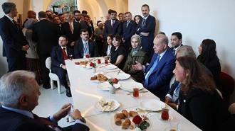 Cumhurbaşkanı Erdoğan New York'ta uğradığı kafede vatandaşlarla sohbet etti