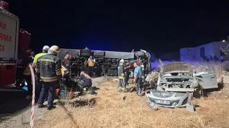 Gaziantep'te feci kaza! Yolcu otobüsü ile otomobil çarpıştı; ölü ve yaralılar var