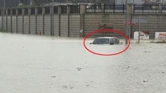 Sakarya’da sağanak hayatı felç etti