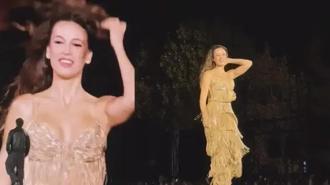 Podyumda göz kamaştıran Serenay Sarıkaya'nın elbisesinin fiyatı dudak uçuklattı