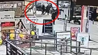 Bağdat Caddesi’nde korku dolu anlar! İkiz kardeşlerin üzerine devrildi