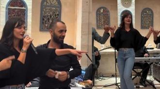 Pınar Deniz Mardin'de doyasıya eğlendi! Önce şarkı söyledi sonra halaya durdu