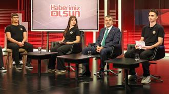 Bakan Tekin, Demirören Medya Lisesi’nde öğrencilerle buluştu