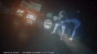 Sarıyer’de motokuryenin yolu kesildi! Tekme ve yumruklarla darbedip başına kaskla vurdular