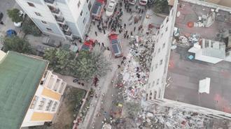 Maltepe’de kısmen çökme meydana gelen bina havadan görüntülendi
