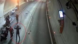 Tünelde feci kaza kamerada! Eşinin öldüğü, oğlunun yaralandığı kazaya tanık olunca sinir krizi geçirdi