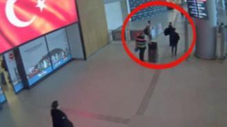 İstanbul Havalimanı'nda polisin gözünden kaçmadı! Korse yelekleri açılınca ortaya çıktı: Tam 8 kilo...