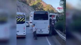 Antalya'da tur midibüsü ile 2 otobüs çarpıştı: 10 yaralı