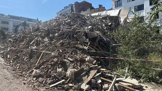 Küçükçekmece'de yıkım sırasında 7 katlı bina çöktü! Çevredeki binalar zarar gördü
