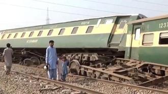 Pakistan'da tren raydan çıktı: 6 kişi hayatını kaybetti, yaralılar var