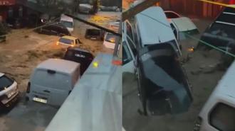 Ayazağa'da araçlar sel sularına kapıldı
