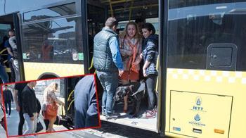 Fotoğraf çektirmek için sıraya giriyorlar! Mahkemede de yanında otobüste de...