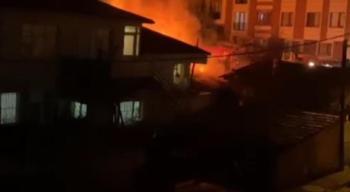 Ataşehir'de gece yarısı korkutan yangın! 2 gecekondu küle döndü
