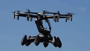 Gösteri uçuşu gerçekleştirildi! Tek kişilik uçan araba...