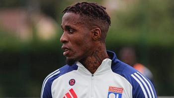 Lyon'da Wilfried Zaha depremi! Kadro dışı kararı