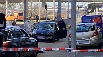 Almanya'da araç kalabalığa daldı! Ölü ve yaralılar var