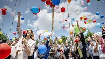 Esenler'de kanseri yenen minik Selim’e balonlu kutlama
