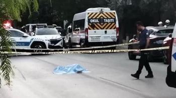 İzmir'de korkunç olay! Yola yatan kadının üzerinden 2 otomobil geçti