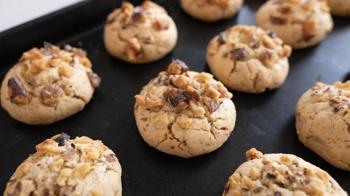 Herkes pastaneden alındı sanacak! Kuru üzümlü ve cevizli kurabiye tarifi