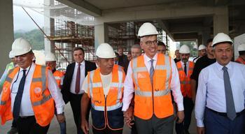 Bakan Memişoğlu, Rize Şehir Hastanesi inşaatında incelemede bulundu
